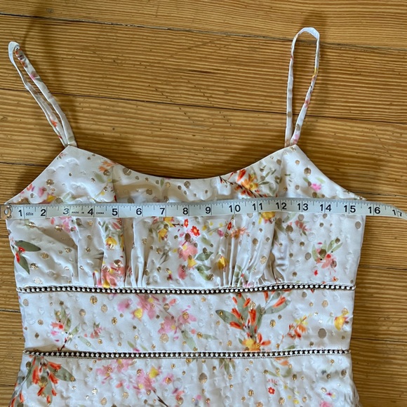 NWOT MONIQUE LHUILLIER
Wildflower Jacquard Mermaid Gown
In Ecru Sz 4. - Picture 12 of 15